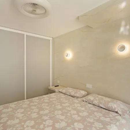 Kellys' Camelias Apartman San Bartolomé