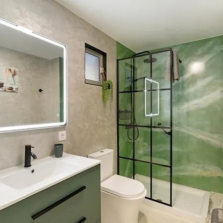 Kellys' Camelias San Bartolomé