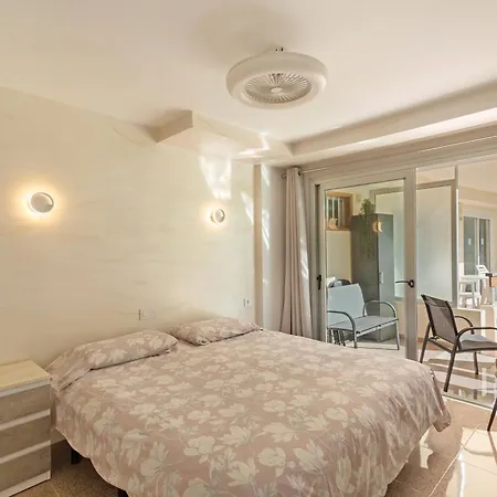 Kellys' Camelias Apartment *