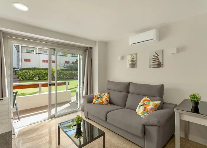 Kellys' Camelias * San Bartolome de Tirajana (Gran Canaria)