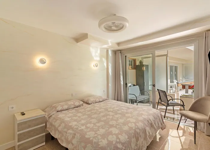 Kellys' Camelias Apartment *